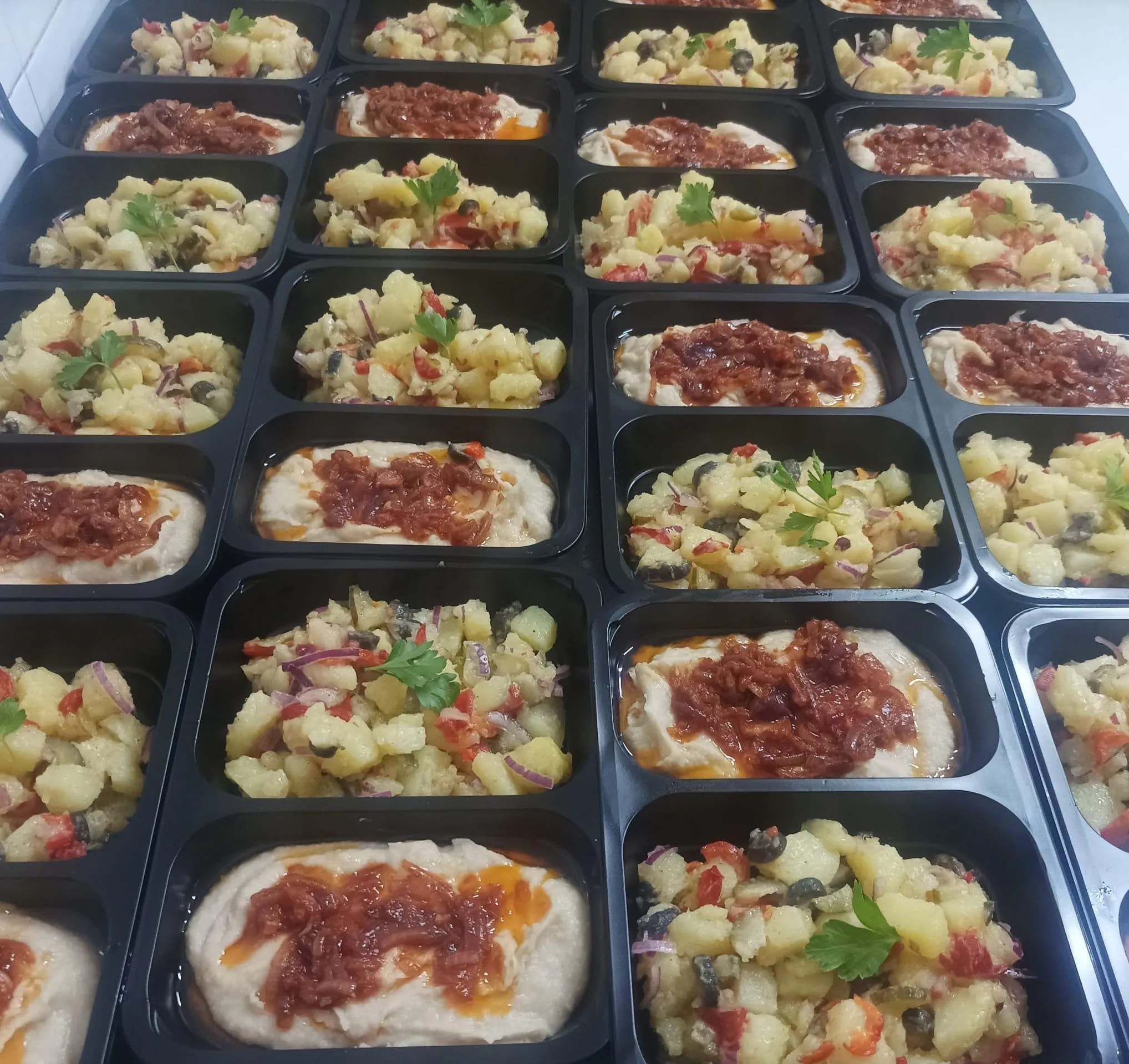 Fasole batuta cu ceapa calita si salata orientala